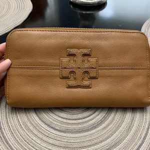 Tory Burch Wallet.